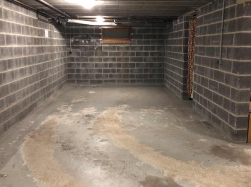 VS Peinture Francois dans le secteur de Forbach, Sarreguemines, Bitche, Saint-Avold et environ pour la pose de ragréage extérieur et la peinture de sol de garage extérieur.