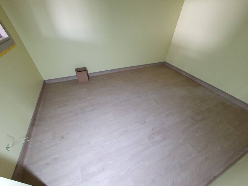 VS Peinture Francois après la pose de sol avec remontée en plinthes et soudure à chaud dans la région de Sarralbe