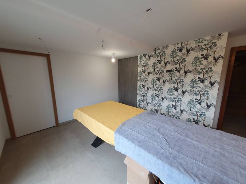 VS Peinture Francois pour la préparation et la pose de tapisserie à raccord dans la région de Sarralbe, Sarreguemines, Forbach, Bitche, Saint-Avold et environ (après)