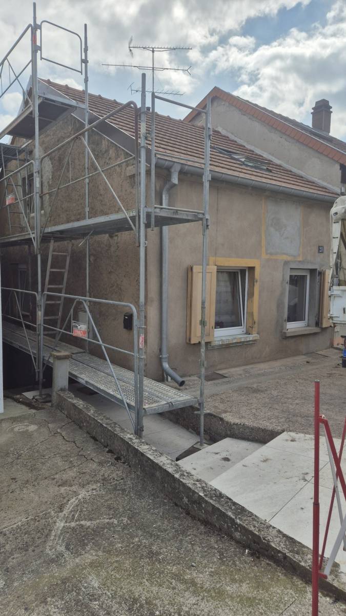 Avant VS Peinture Francois : Votre expert pour la rénovation d'une façade dans le secteur de Sarreguemines, Forbach et environ