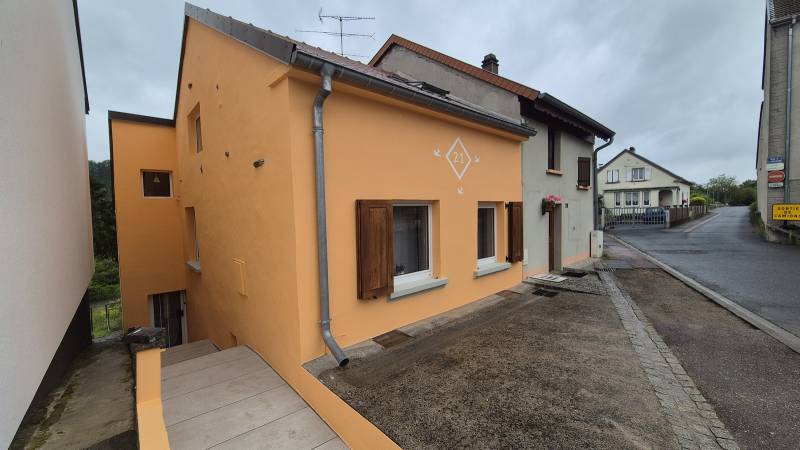 Apres VS Peinture Francois : Votre expert pour la rénovation d'une façade dans le secteur de Sarreguemines, Forbach et environ