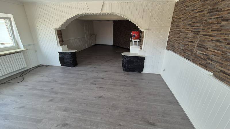 Apres la pose de parquets flottants, stratifiés ou PVC et plinthes assortie à Sarralbe