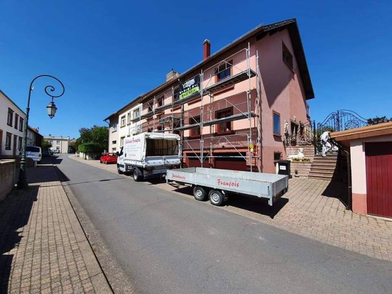 AVANT-APRES VS Peinture Francois dans le secteur de Sarreguemines, Saint-Avold et ses environs pour répondre à tous vos besoins en matière de ravalement de façades.