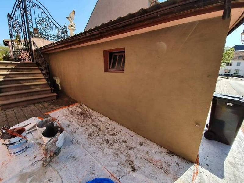 VS Peinture Francois Entreprise de réalisation de filet colle et peinture extérieur sur un garage à Sarreguemines, Saint-Avold et alentour.