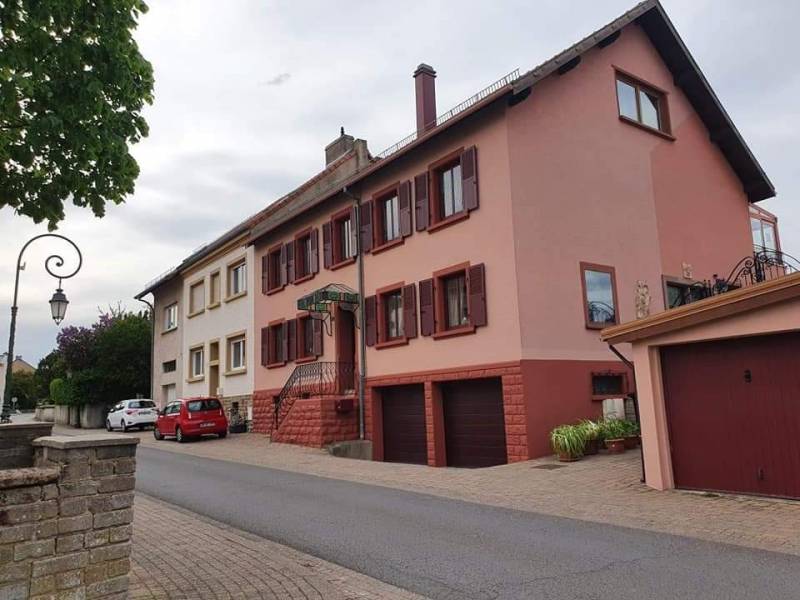 AVANT/APRES VS Peinture Francois dans le secteur de Sarreguemines, Saint-Avold et ses environs pour répondre à tous vos besoins en matière de ravalement de façades.