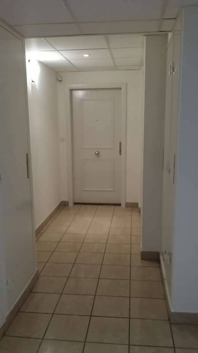 VS Peinture Francois pour la réfection de votre vieux couloir dans le secteur de Forbach.